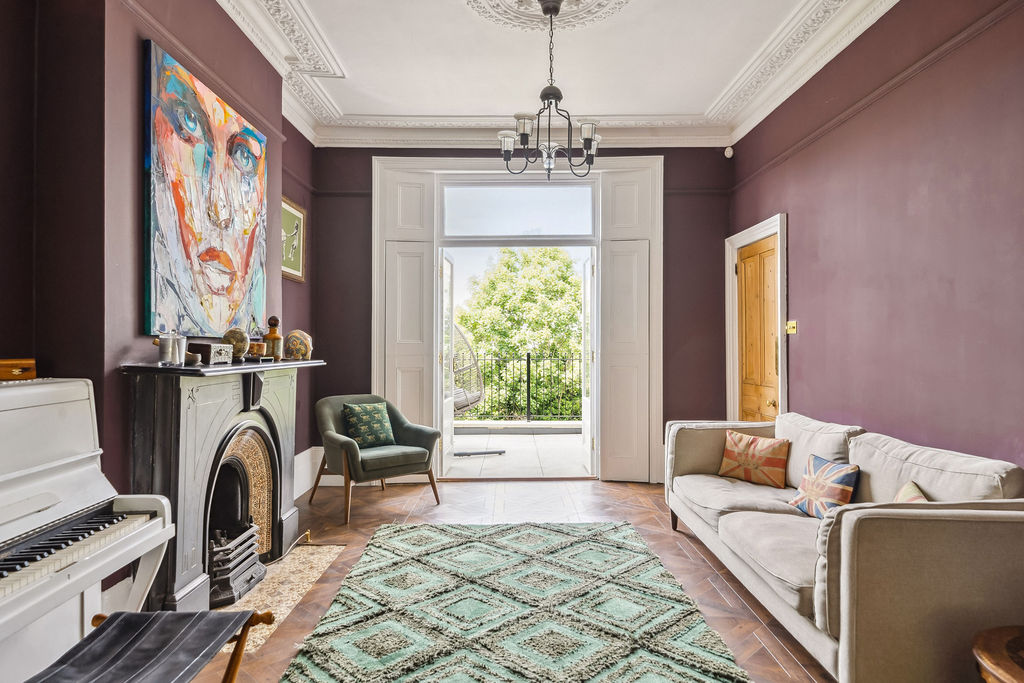 6 bedroom detached house for sale