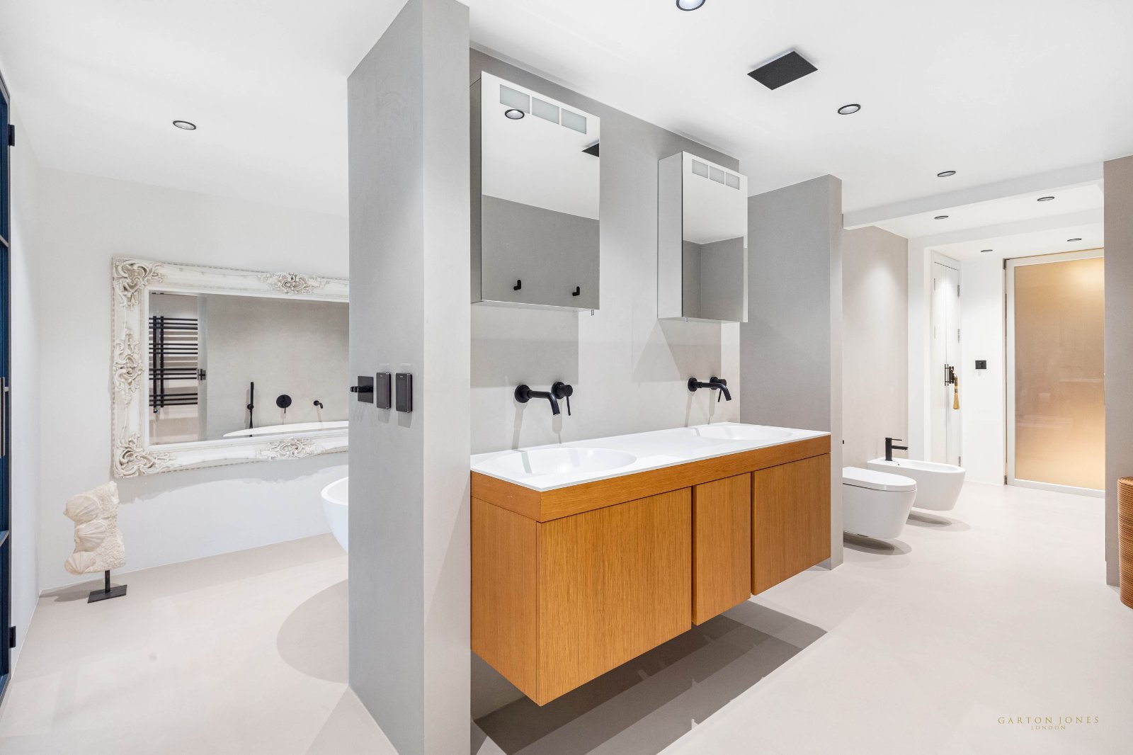 3 bedroom flat for sale 0