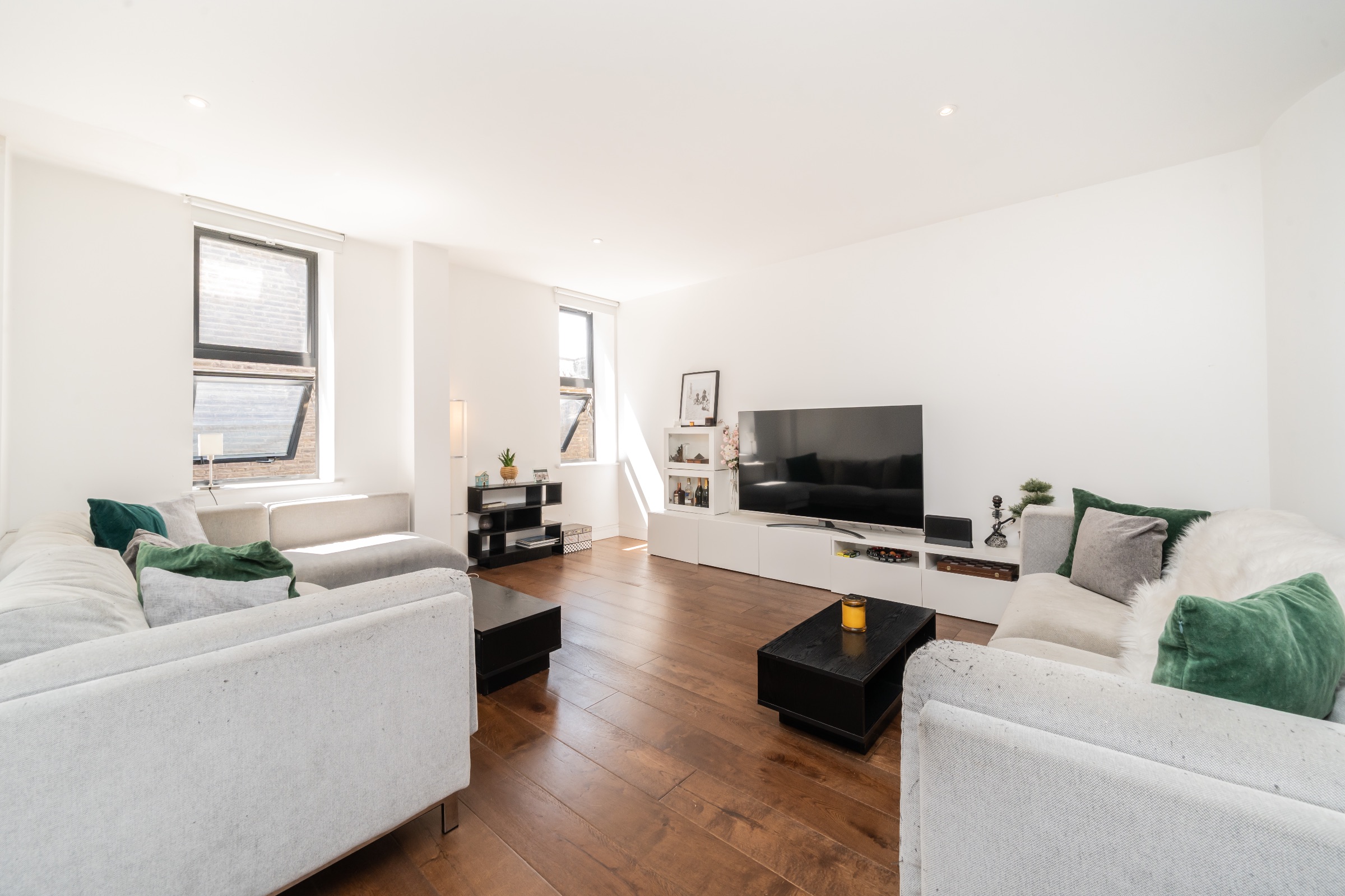 2 bedroom flat for sale 0