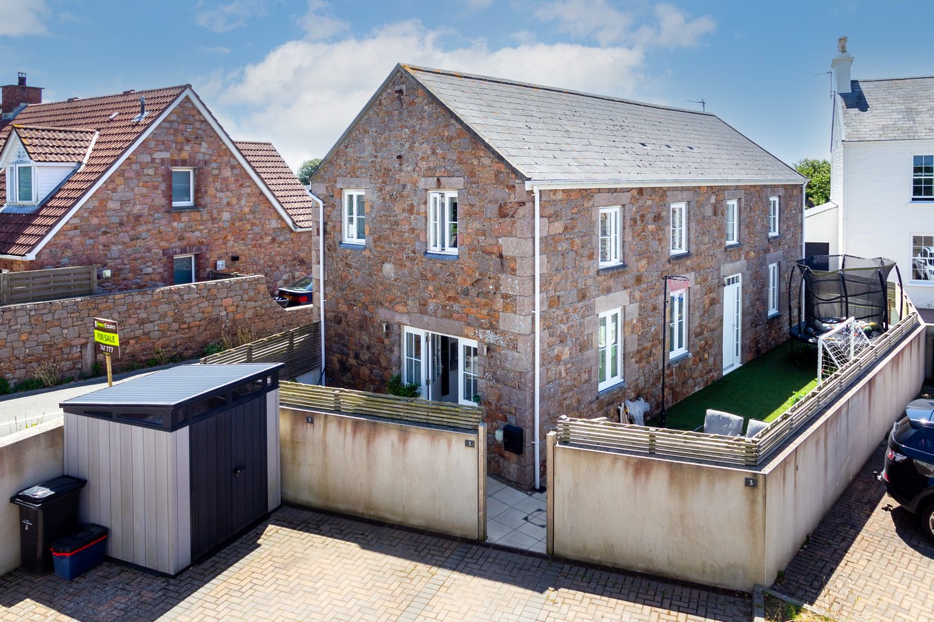 3 bedroom detached house for sale 0