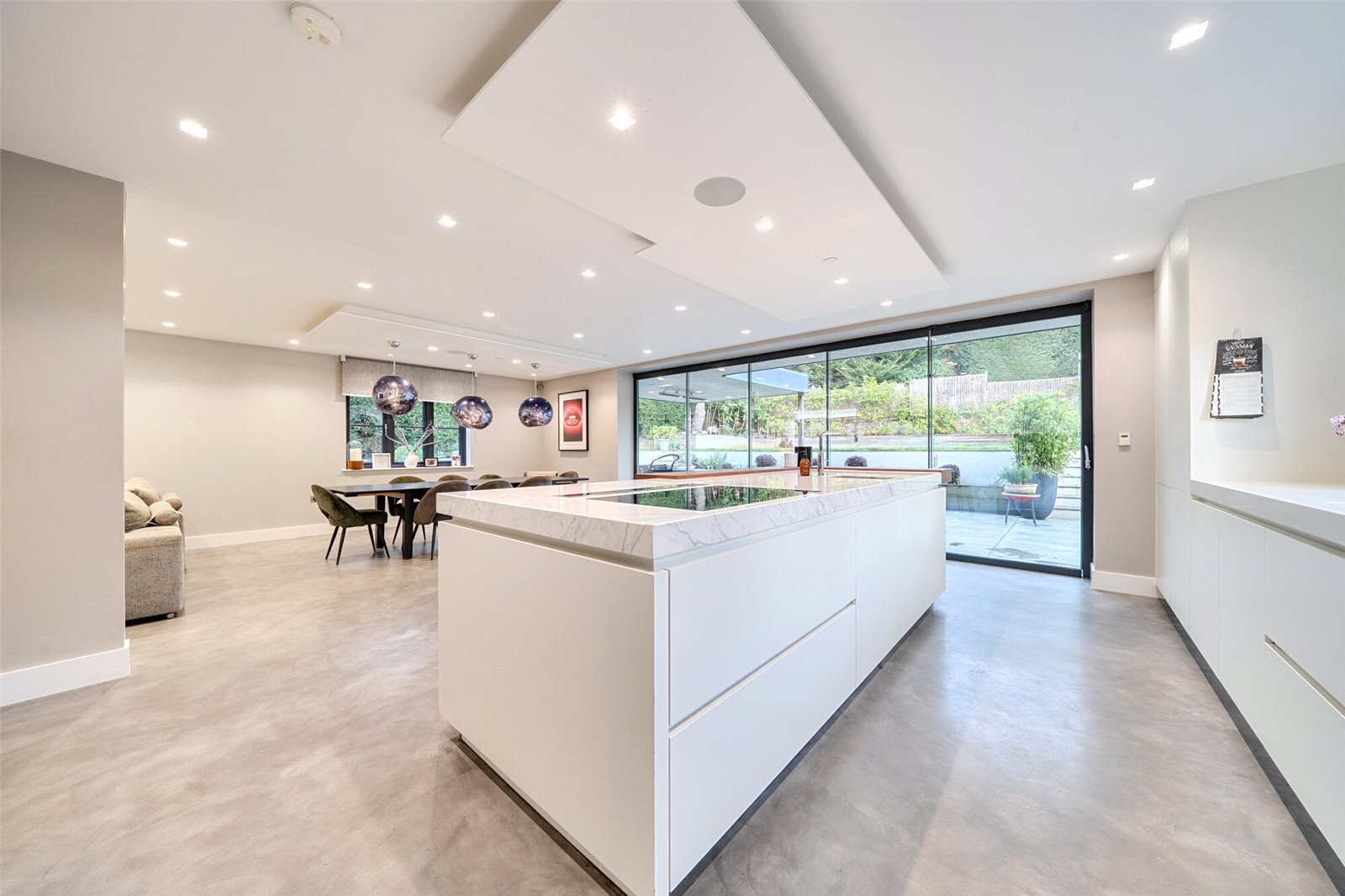 6 bedroom detached house for sale 0