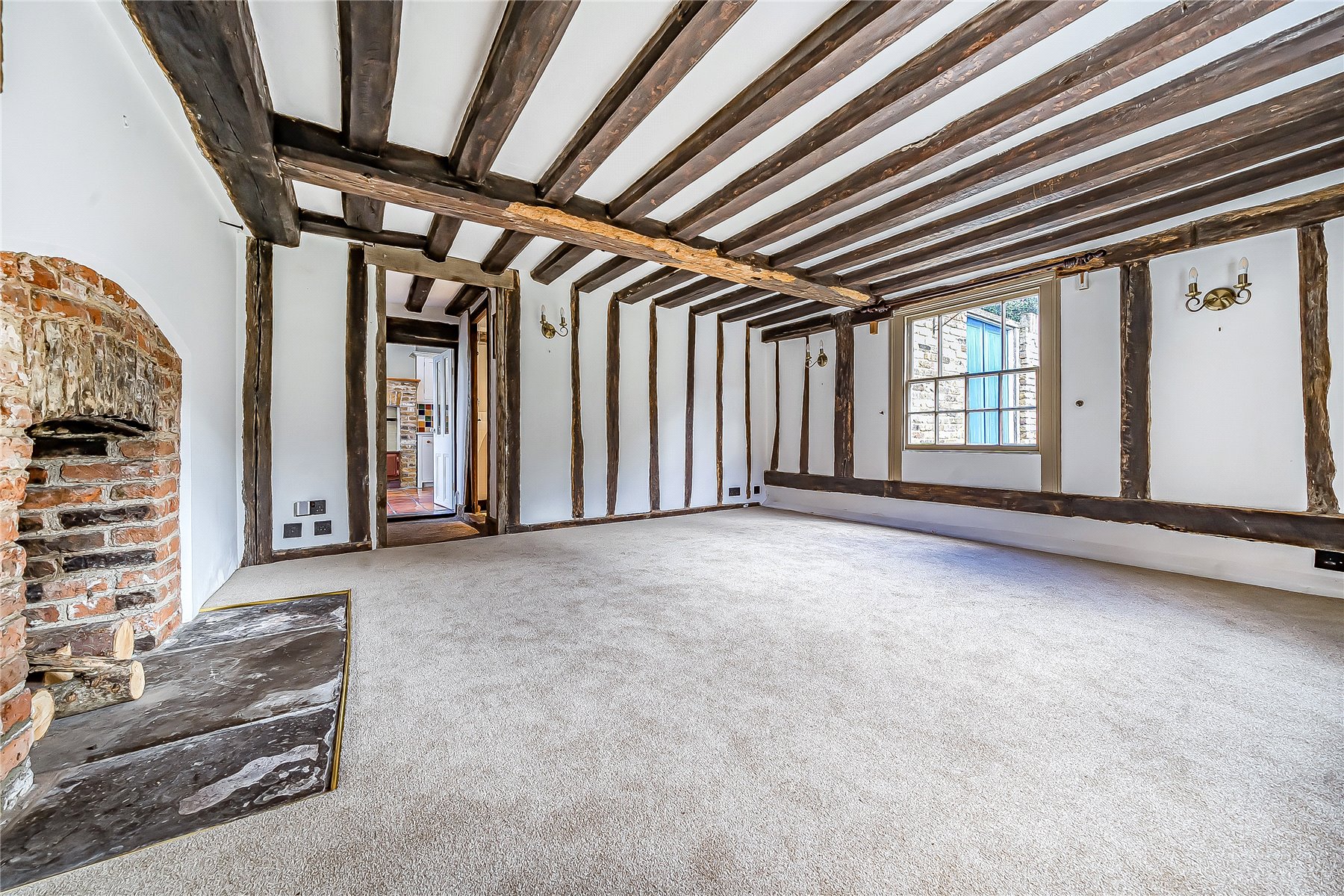 4 bedroom semi-detached house for sale 0