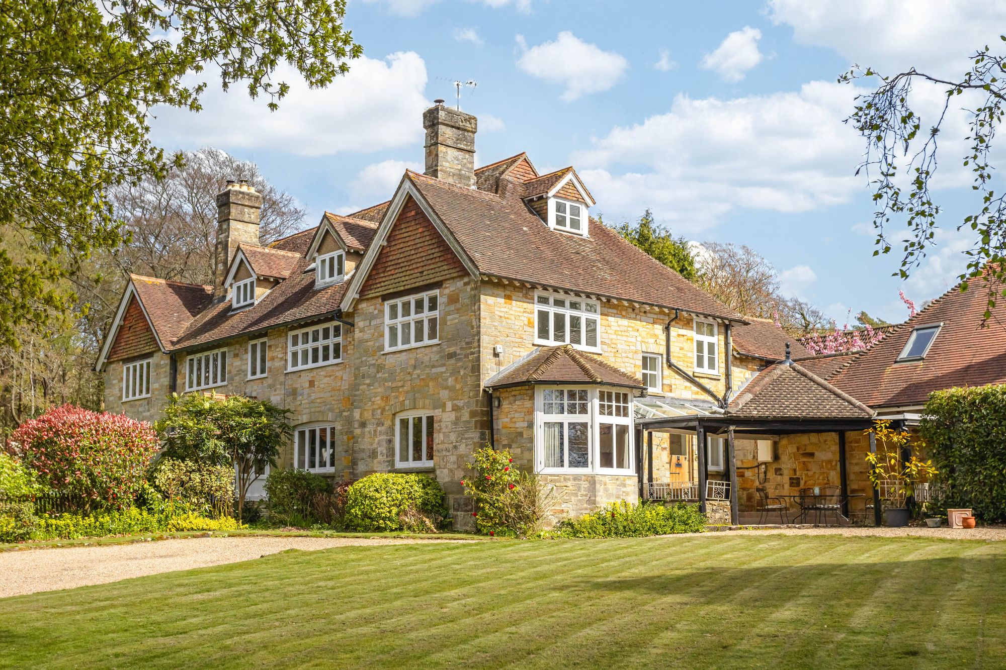 5 bedroom link-detached house for sale 0