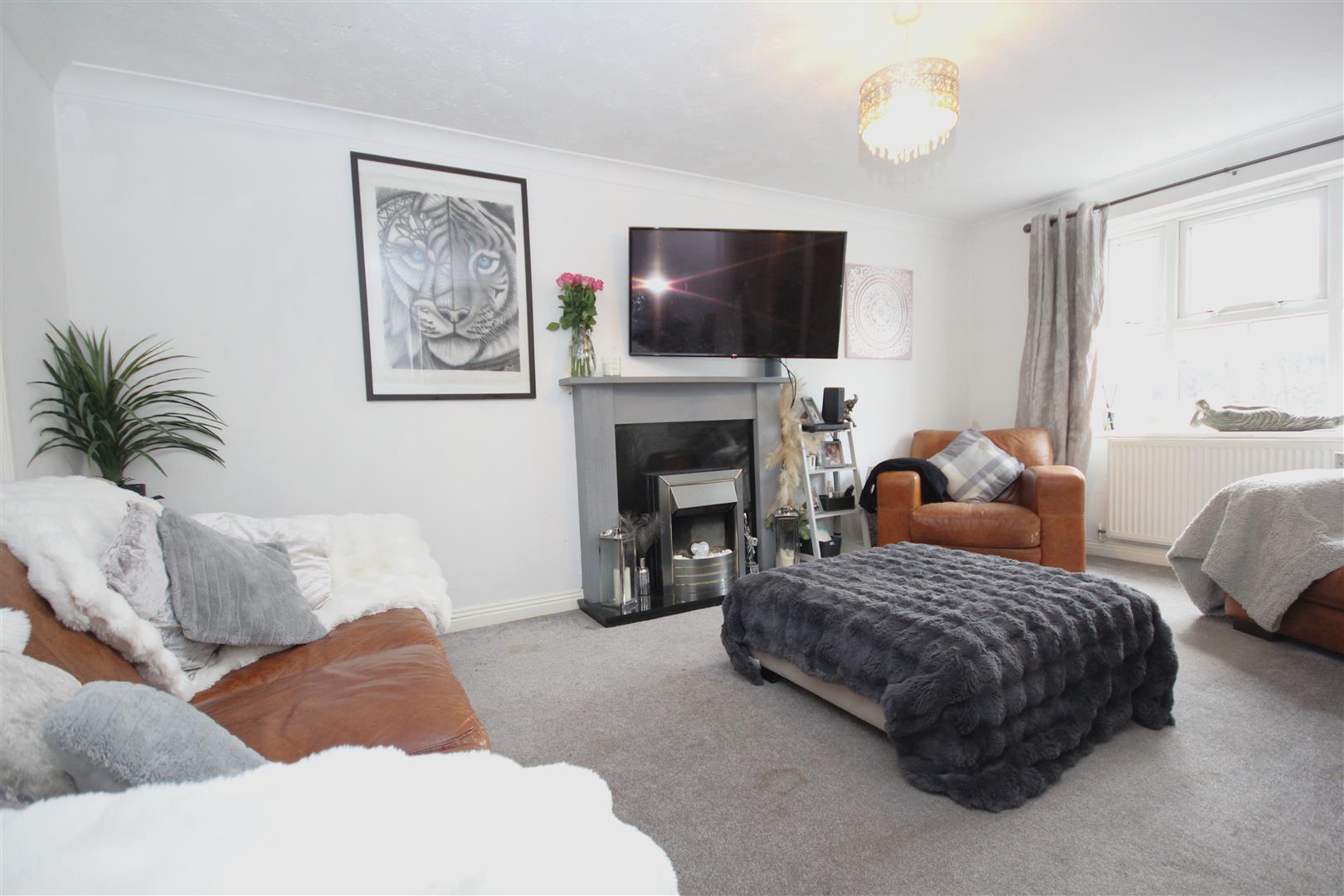 6, Saffron Way, Fareham photo 4