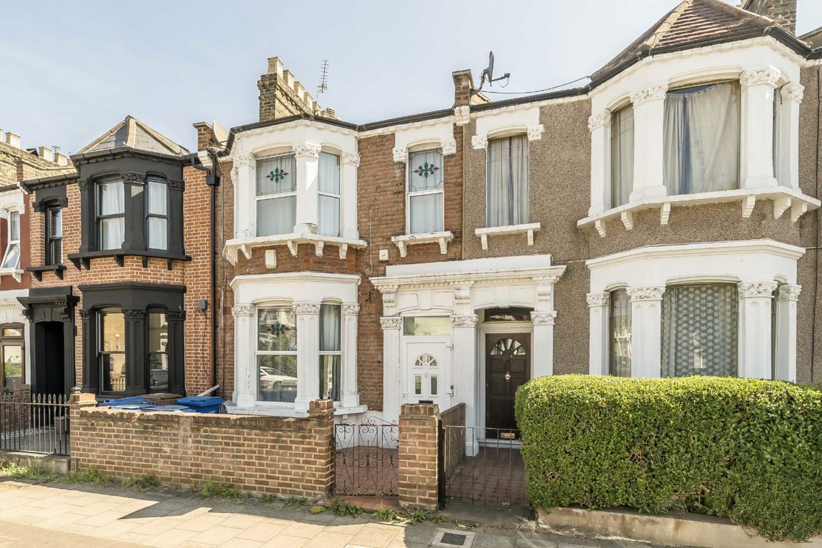 5 bedroom terraced house for sale