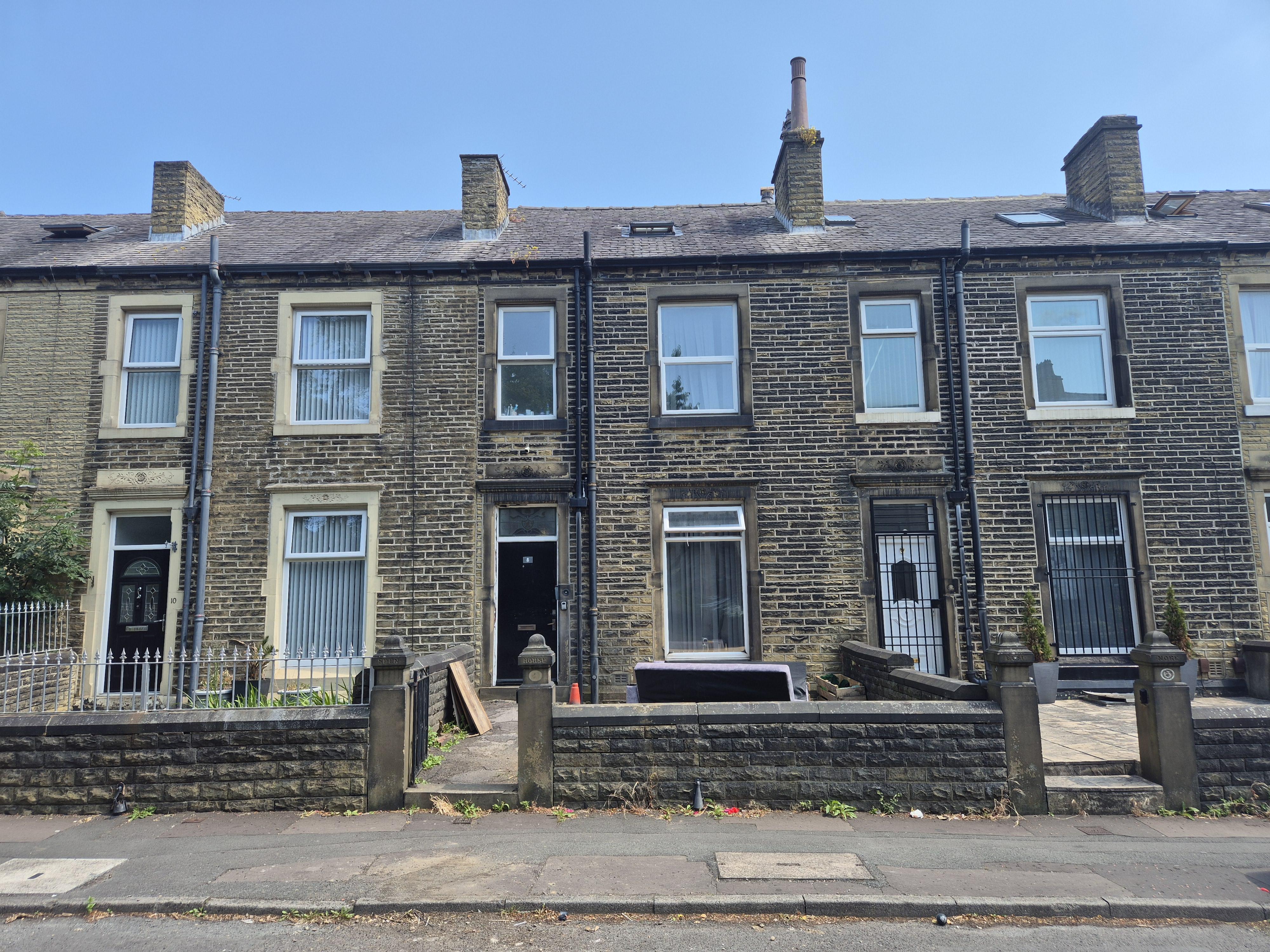 8, Arnold Avenue, Huddersfield photo 4