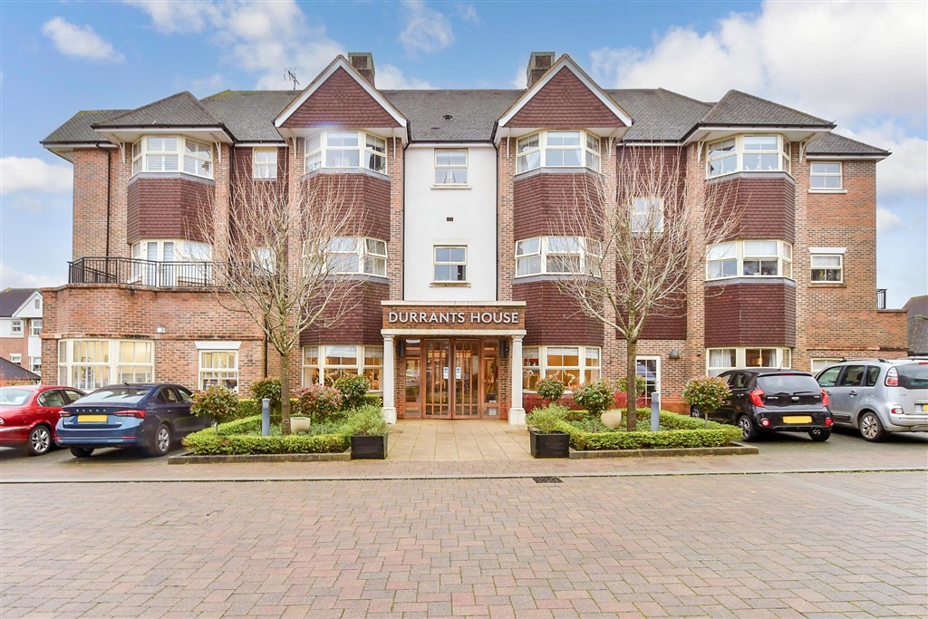 2-bed flat on Durrants Drive, Faygate, £335,000