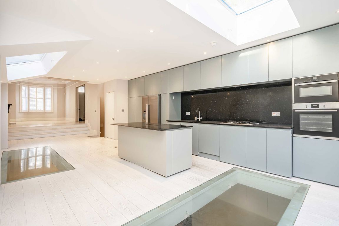 6 bedroom property for sale 0