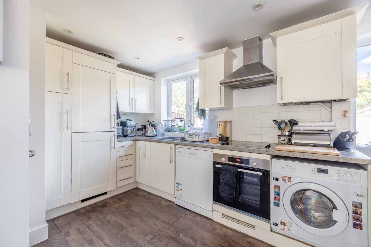 10, Linden Close, Iver photo 4