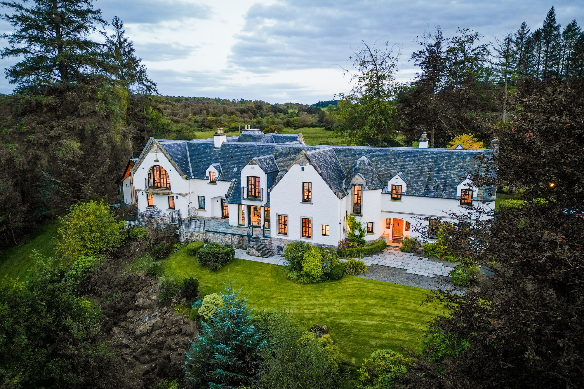 6 bedroom detached house for sale 0