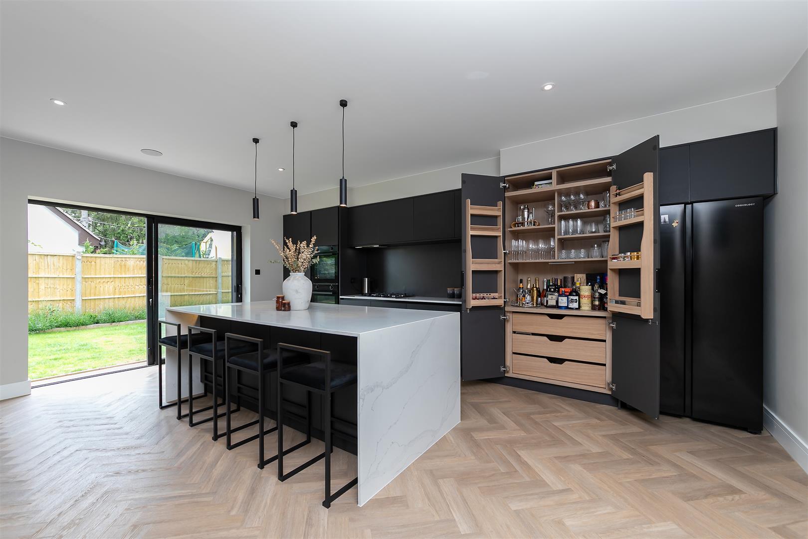 4 bedroom detached house for sale 0