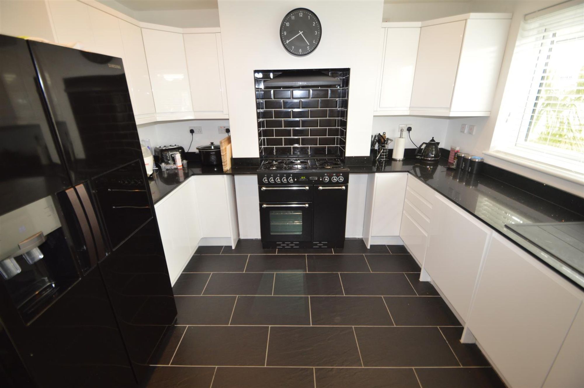 201 Cherrydown Avenue, London photo 5