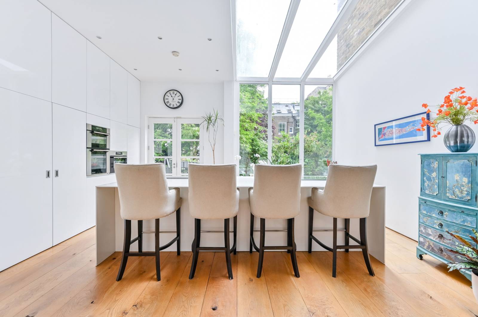 3 bedroom flat for sale in London