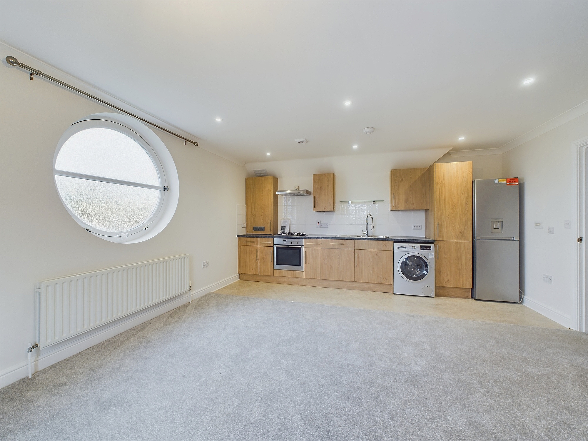 6, Owen Court, Horsham photo 4