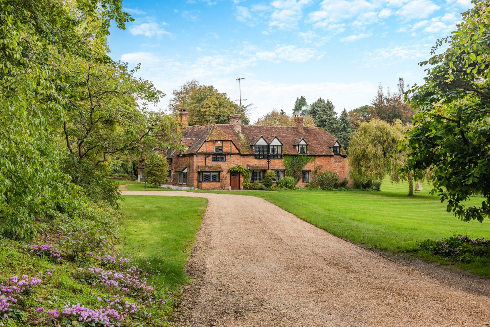4 bedroom detached house for sale 0