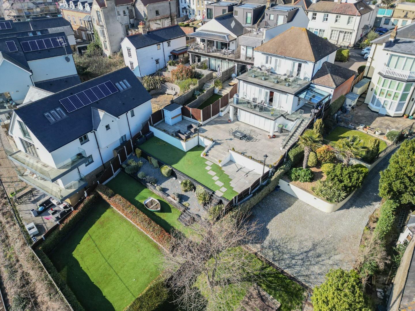 3 bedroom detached house for sale 0