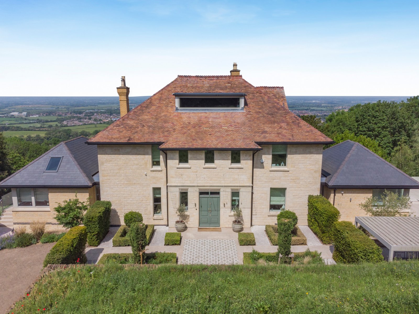 4 bed detached house for sale