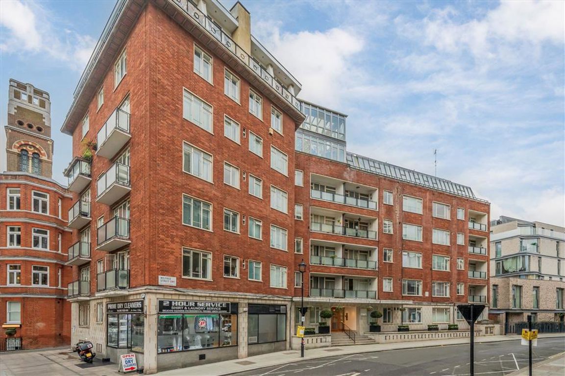 Flat 39, 35, Buckingham Gate, London photo 4
