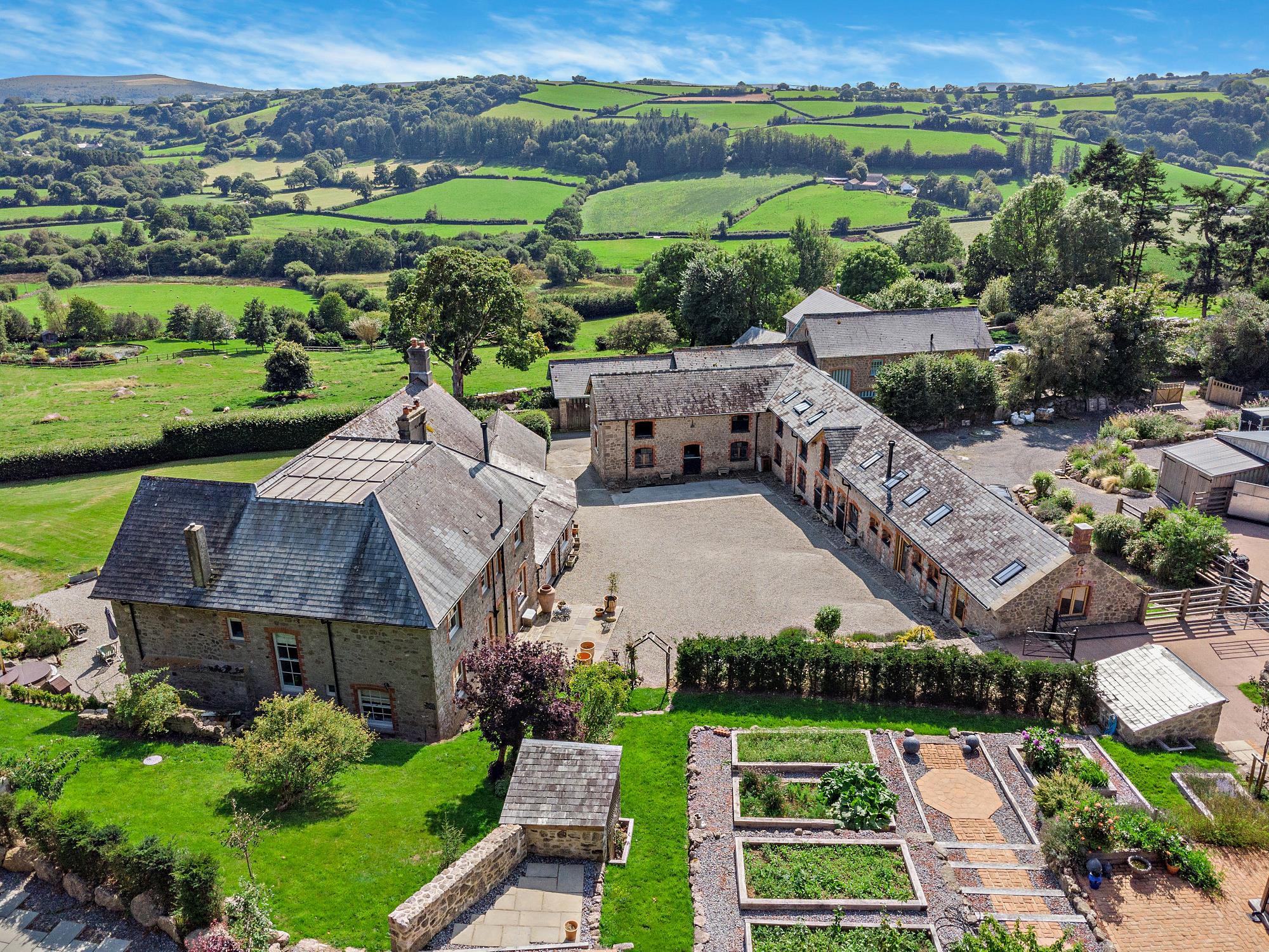 7 bedroom detached house for sale 0