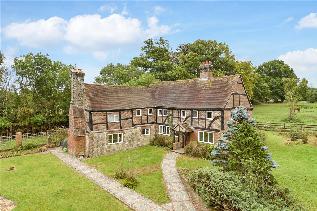 5 bedroom detached house for sale 0