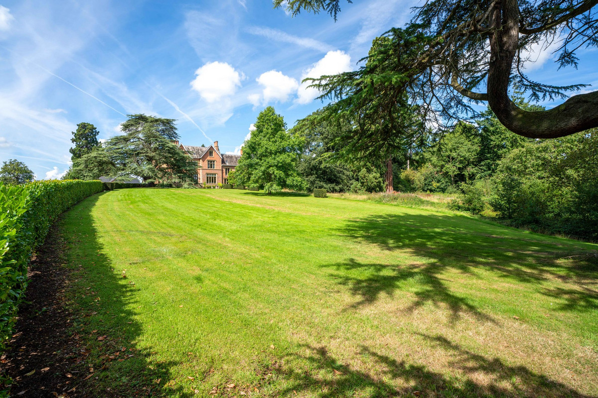 Photos of Bromyard Road Crown East, Worcestershire WR2 65460598