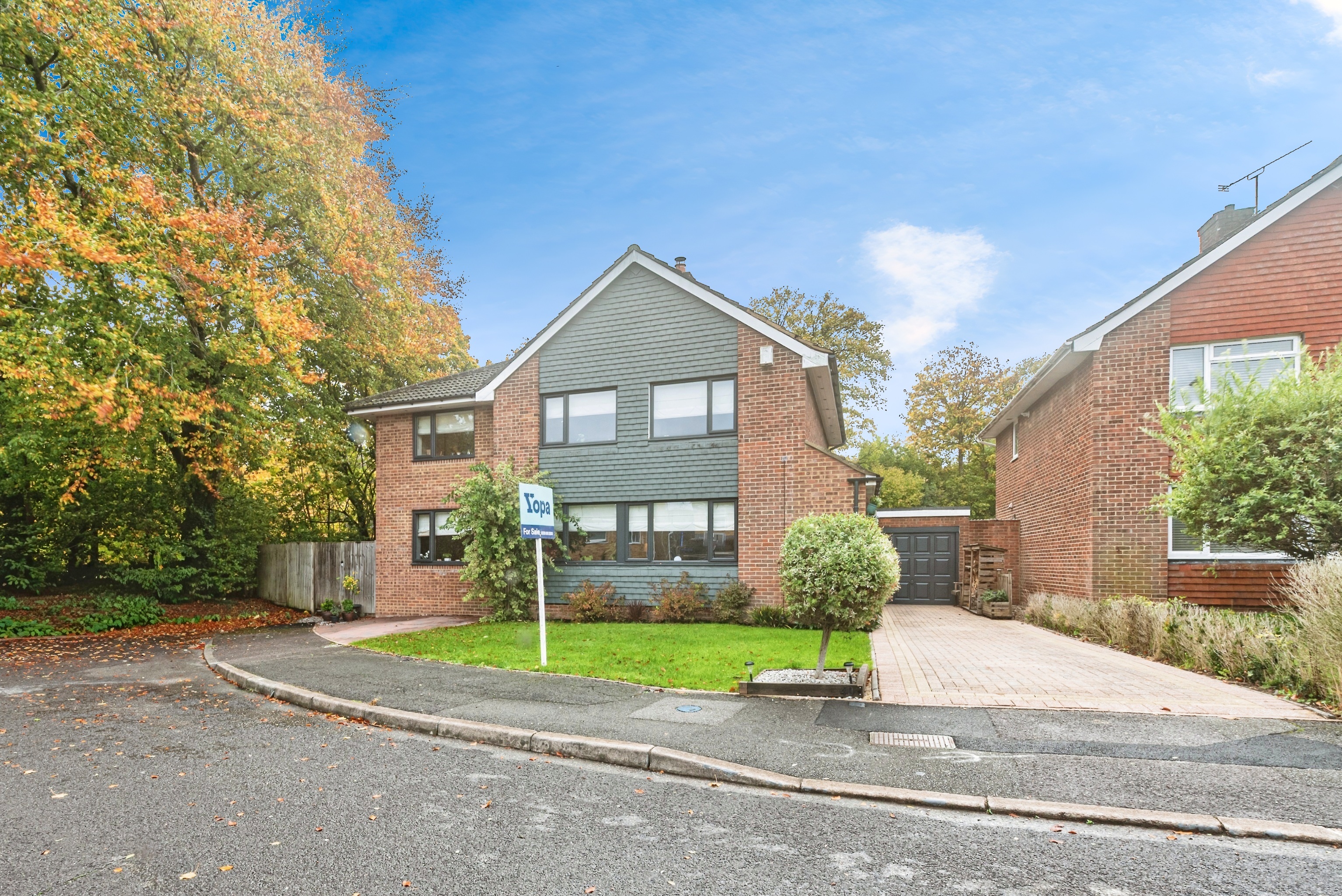 5-bed house on 40, Poynings Crescent, Basingstoke, £620,000