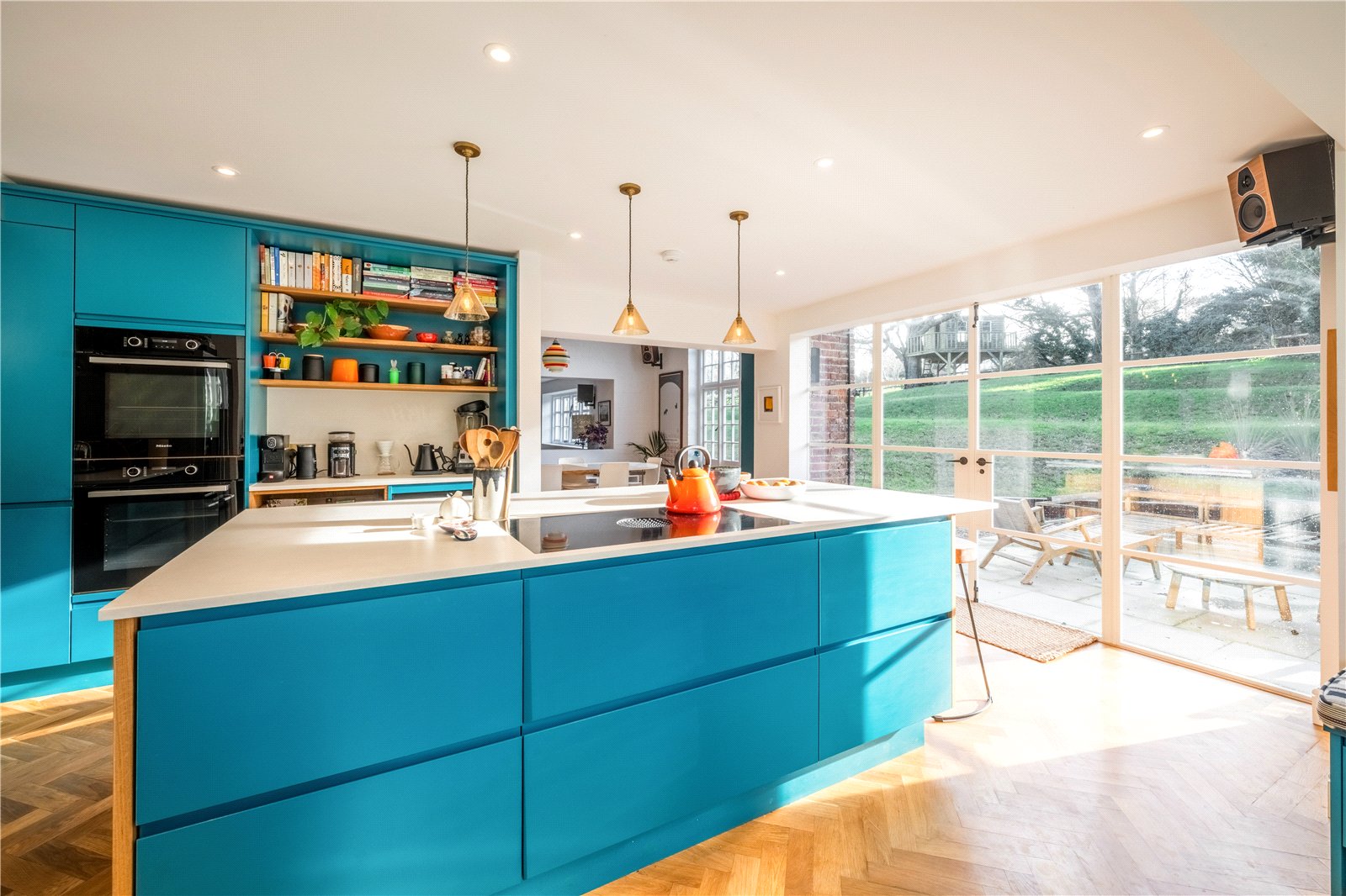 6 bedroom detached house for sale 0