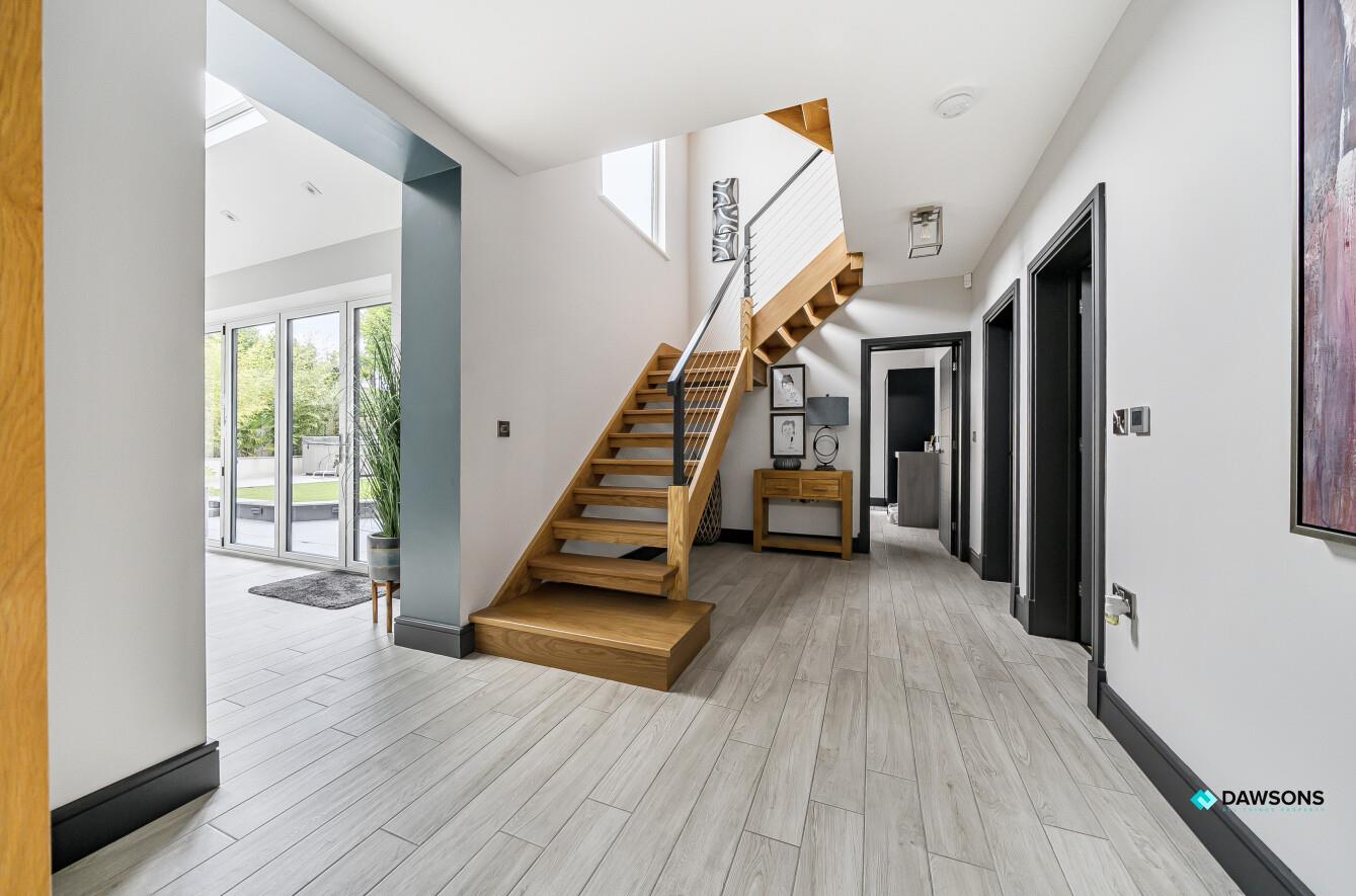 5 bedroom detached house for sale 0