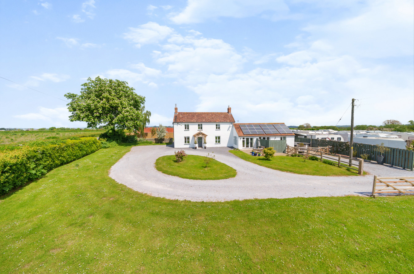 4 bedroom detached house for sale 0