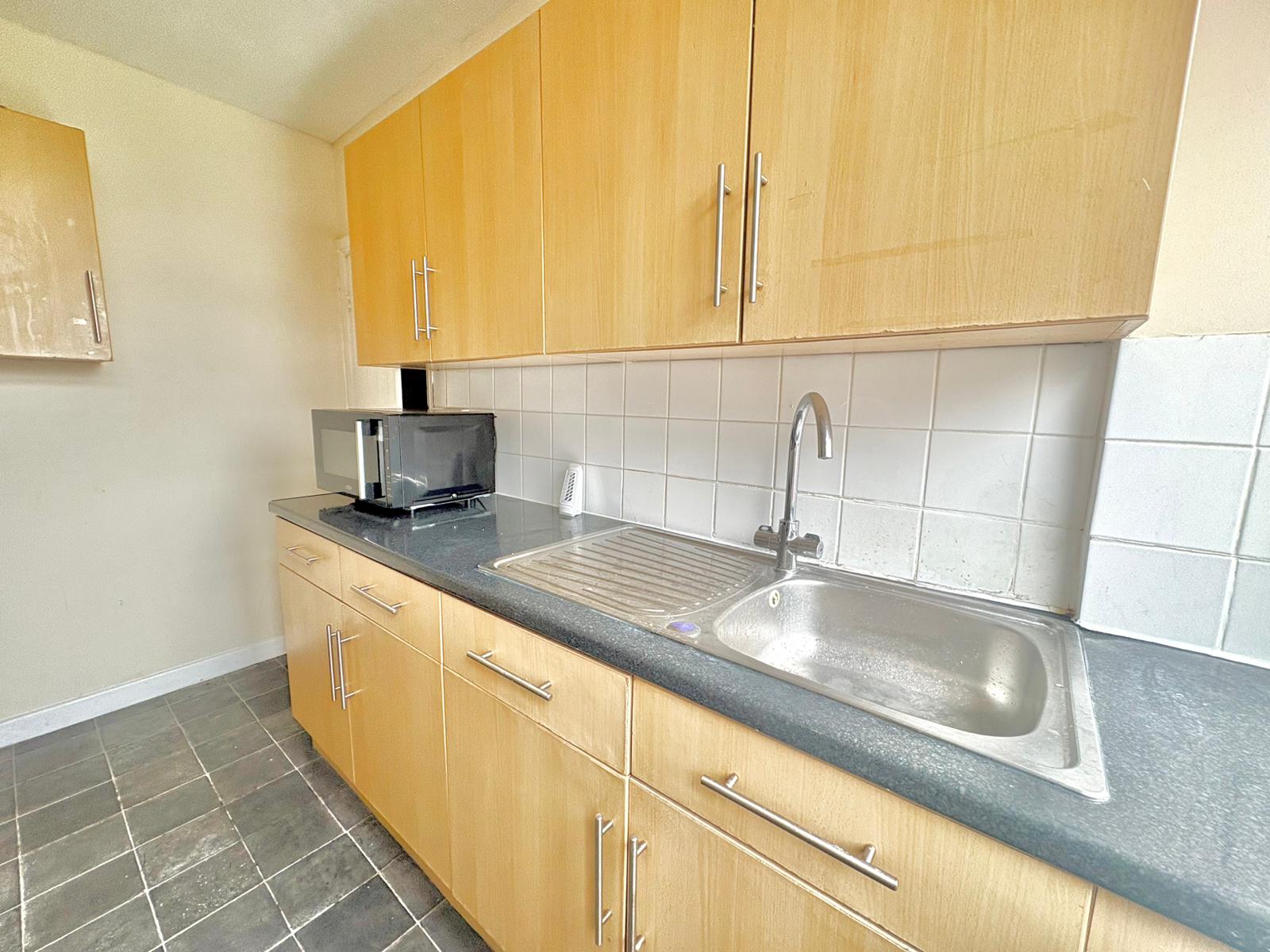 63, Langhorn Road, Southampton photo 4