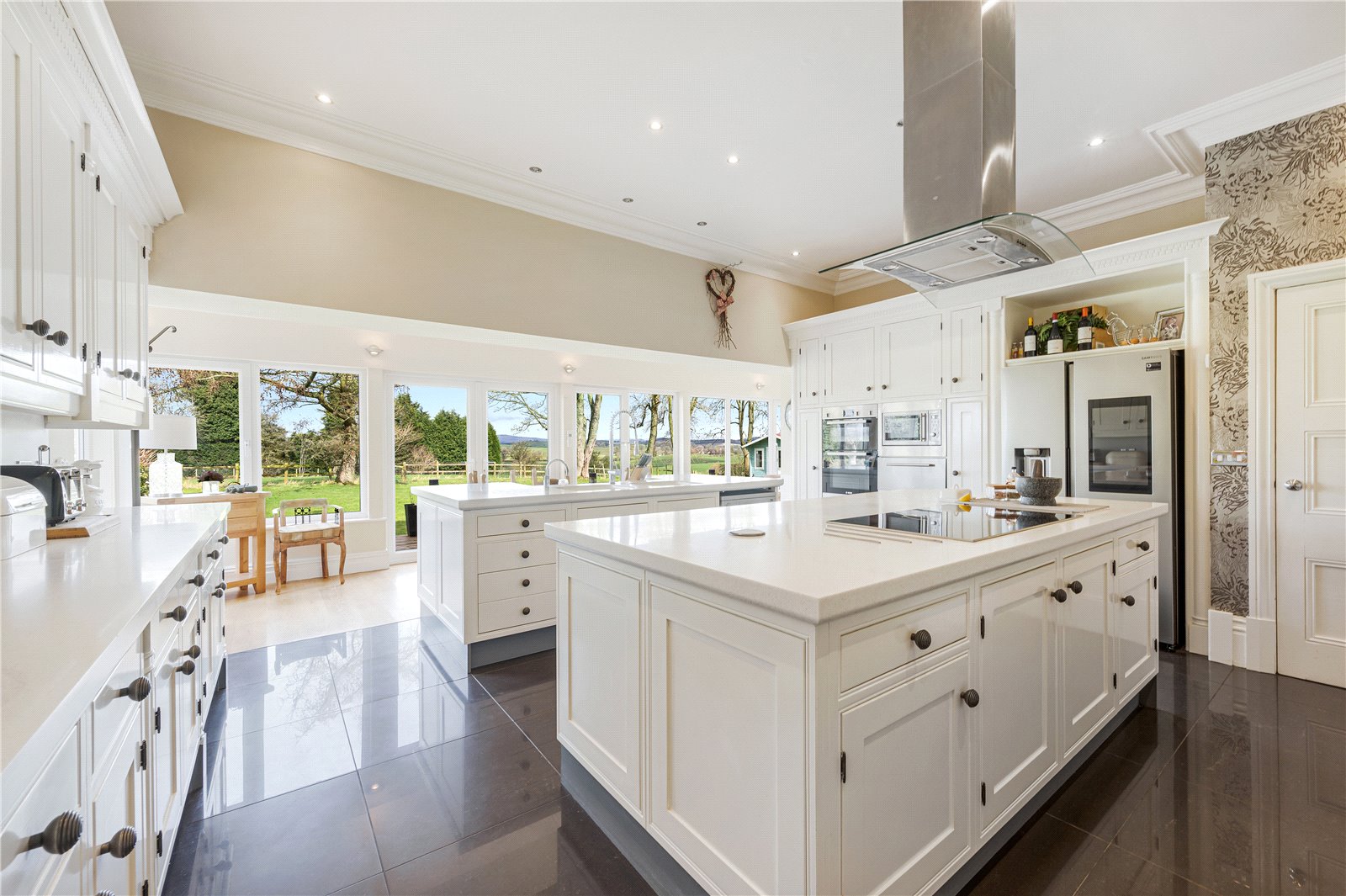 6 bedroom detached house for sale 0