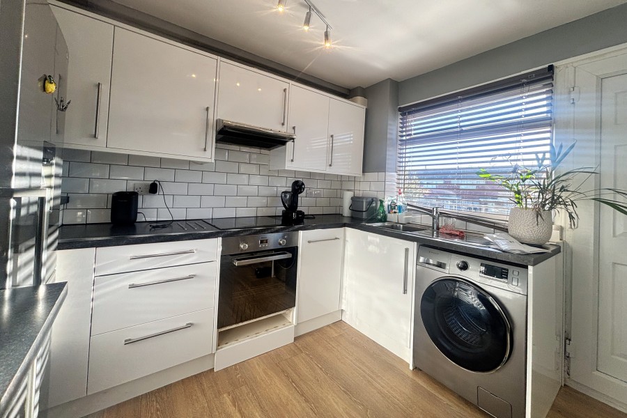 No Data Give, 9 Glen Court, Addlestone photo 4