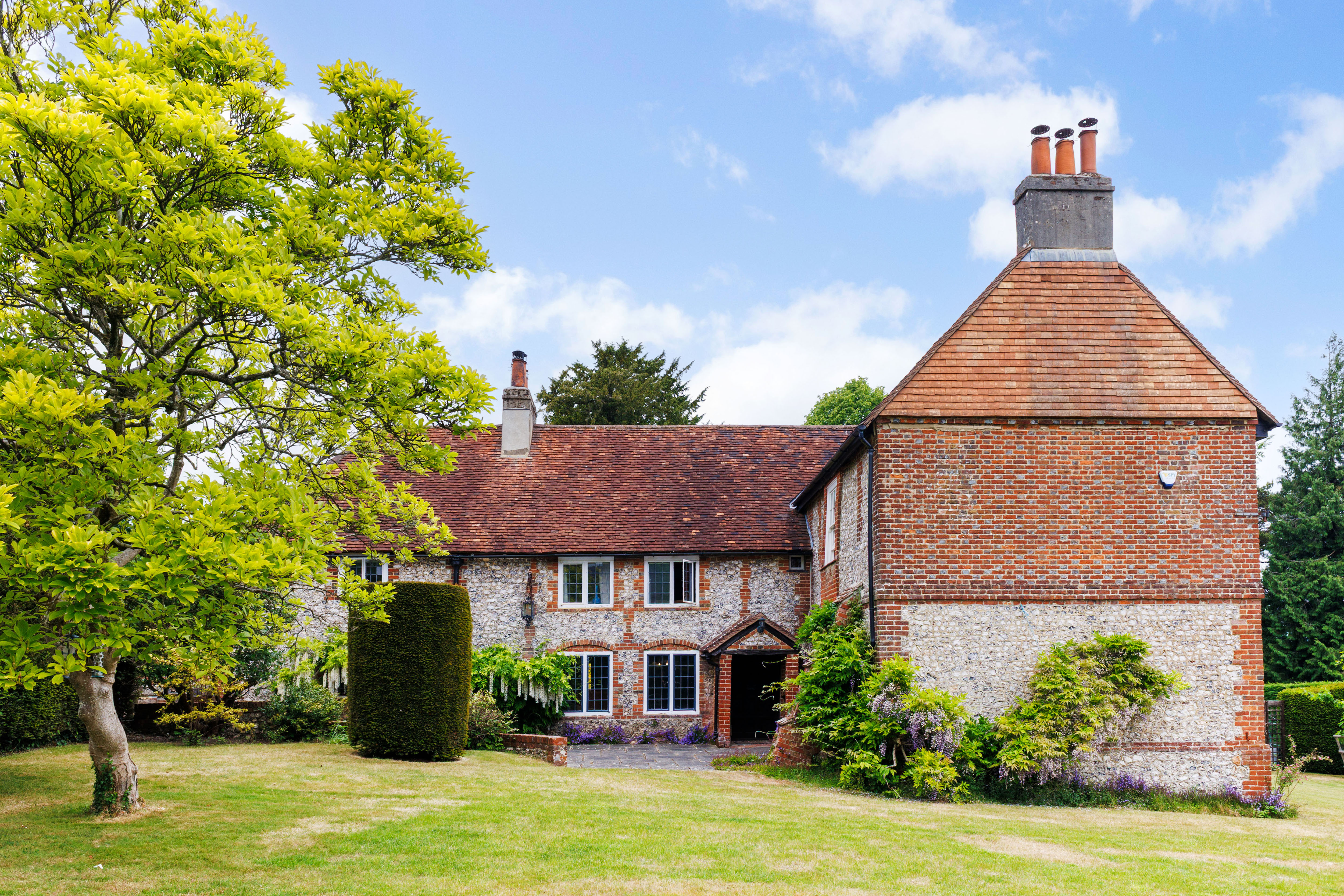 5 bedroom detached house for sale 0
