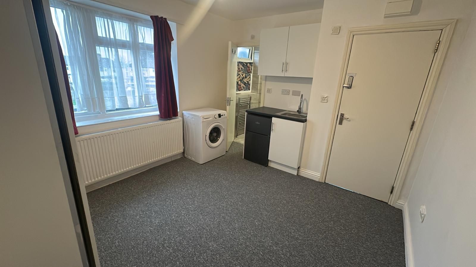 Westleigh Gardens, Edgware photo 4