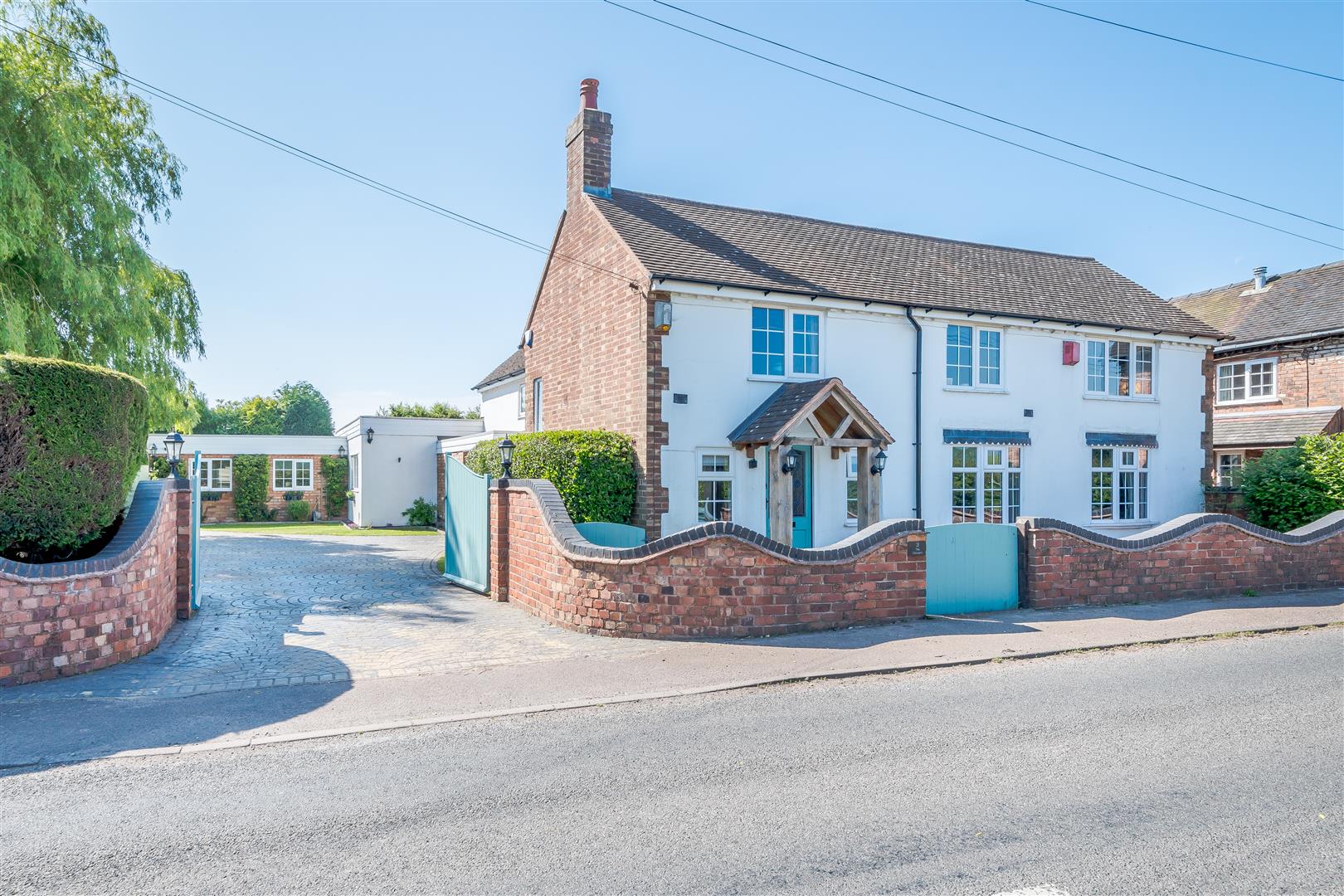 4 bedroom detached house for sale 0