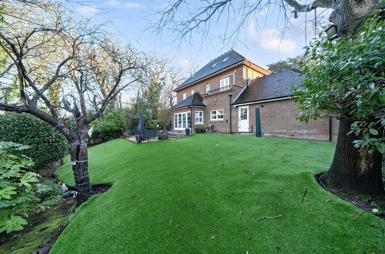 5 bedroom detached house for sale 0