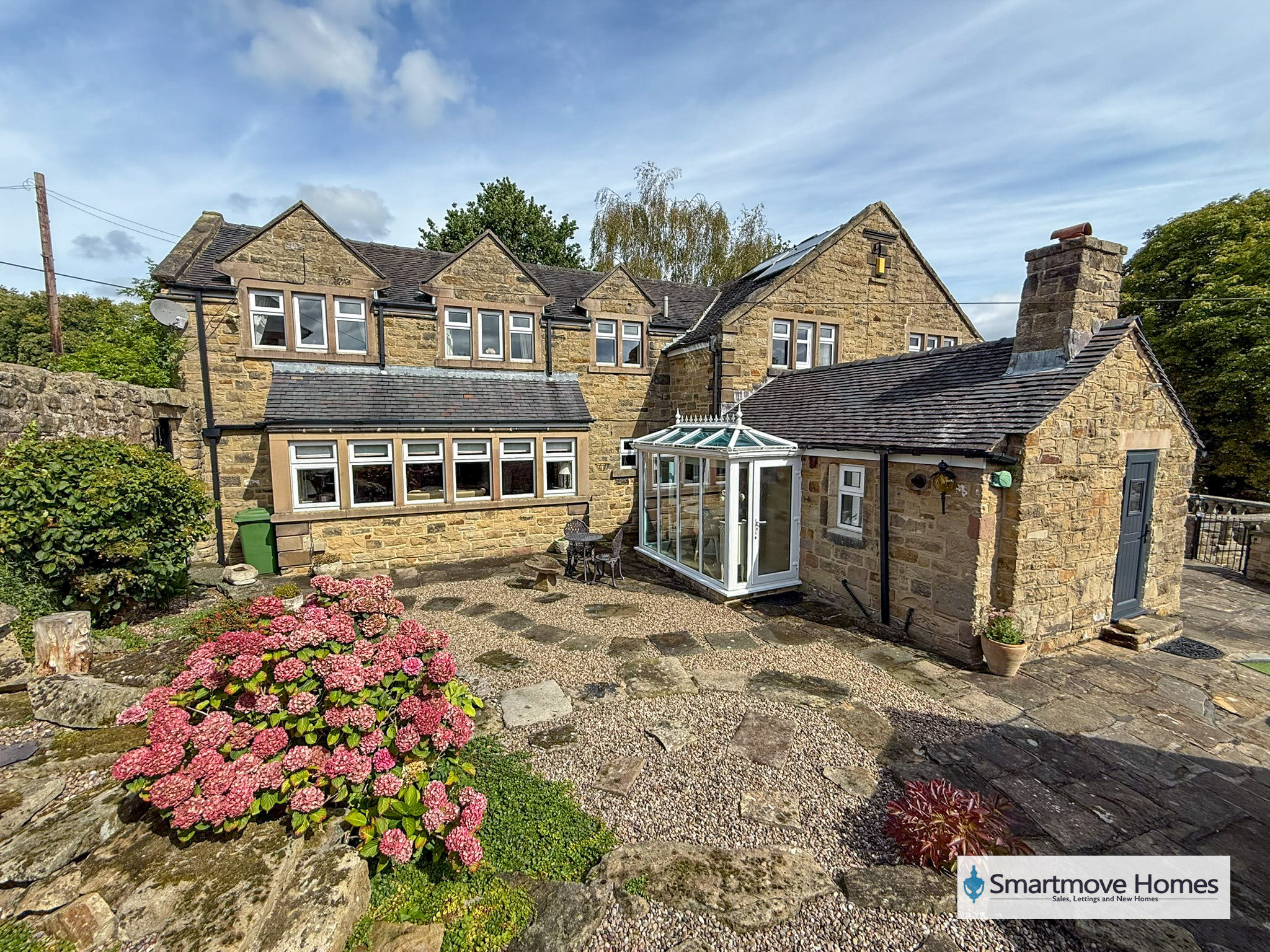 6 bedroom detached house for sale 0