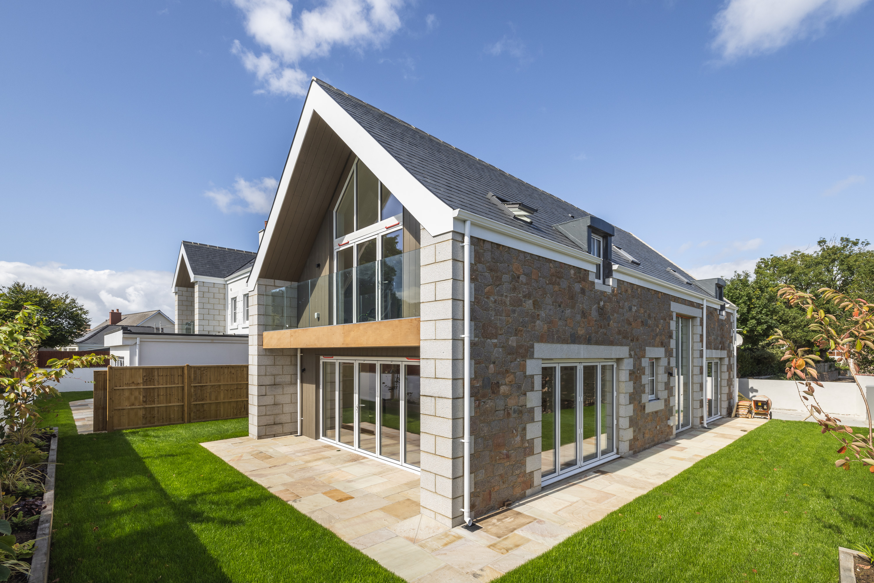 4 bedroom detached house for sale 0