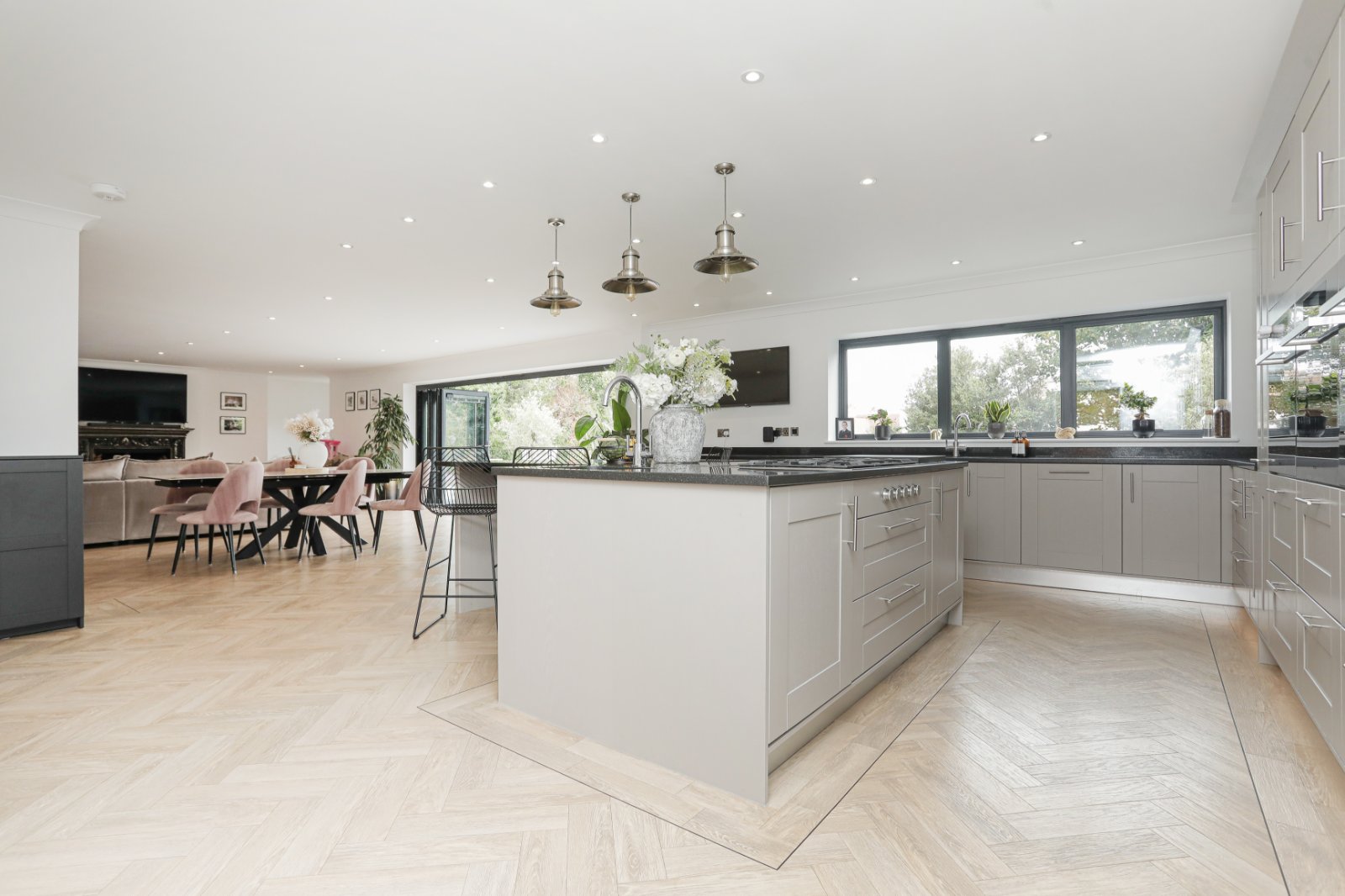 4 bedroom detached house for sale 0