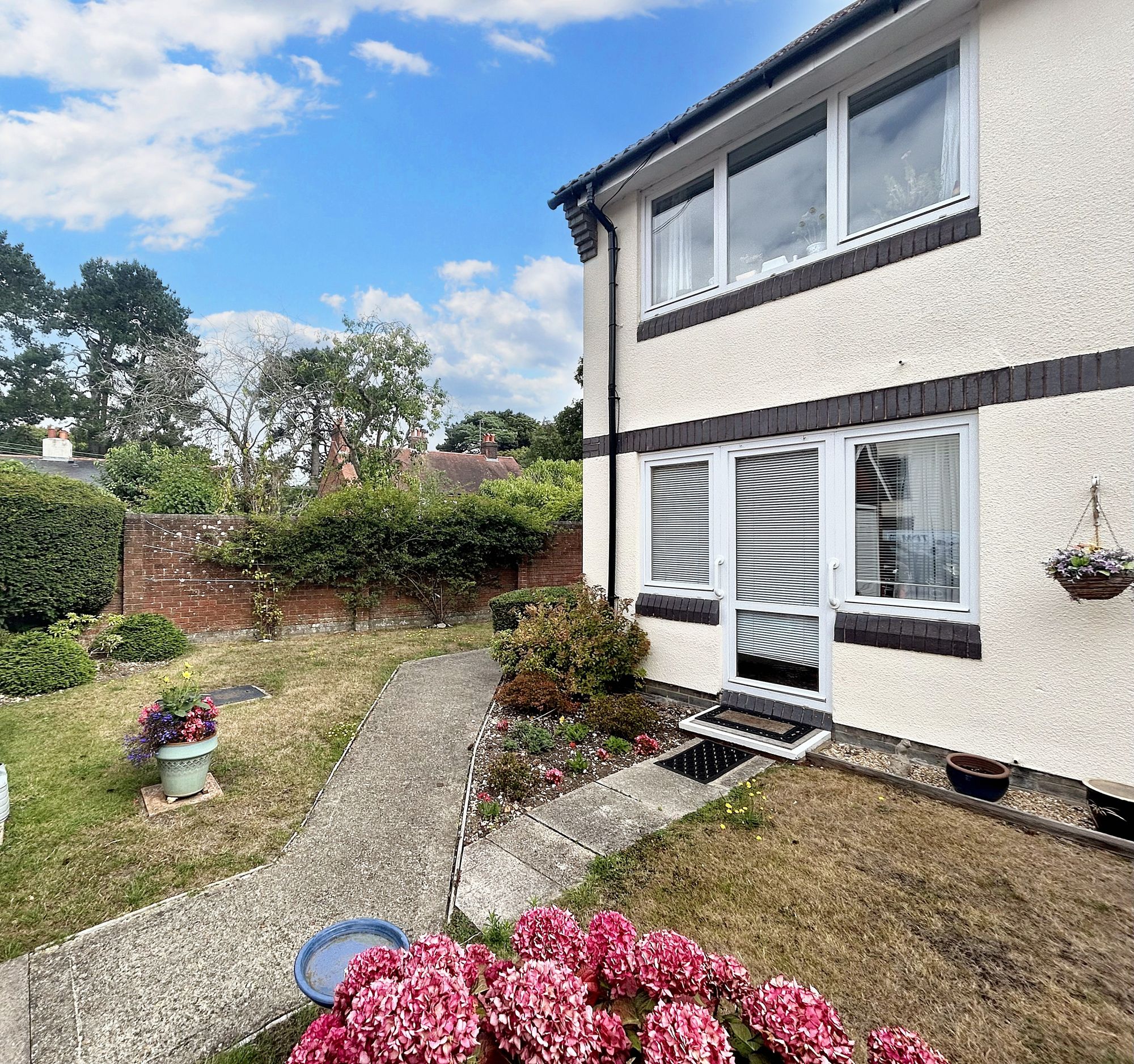 Flat 10, Homeborough House Brinton Lane, Southampton photo 3