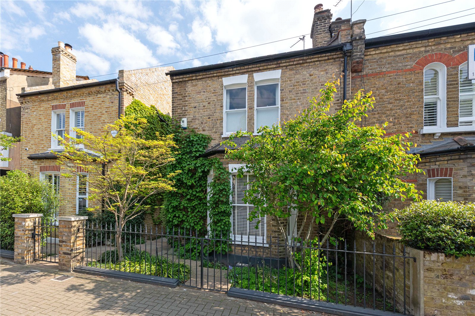 3 bedroom semi-detached house for sale 0