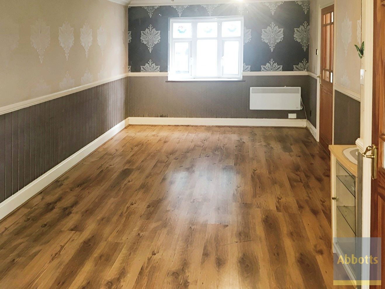 49, Basildon photo 4