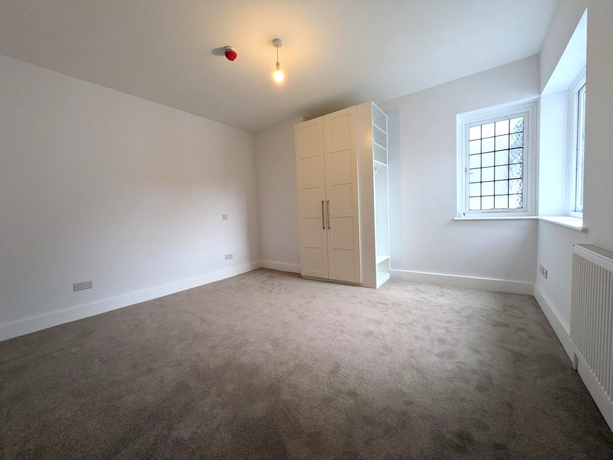 Room 2, 71a, High Street, Reigate photo 5