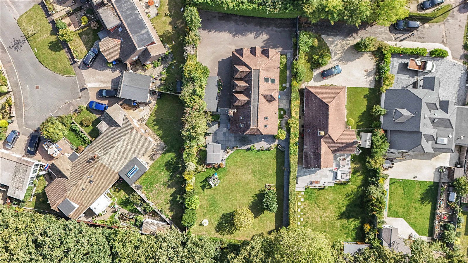 4 bedroom detached house for sale 0