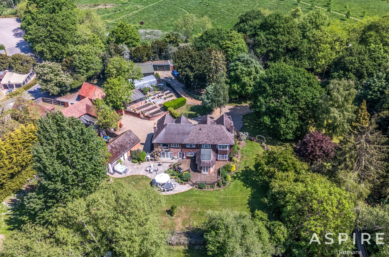 5 bedroom detached house for sale 0