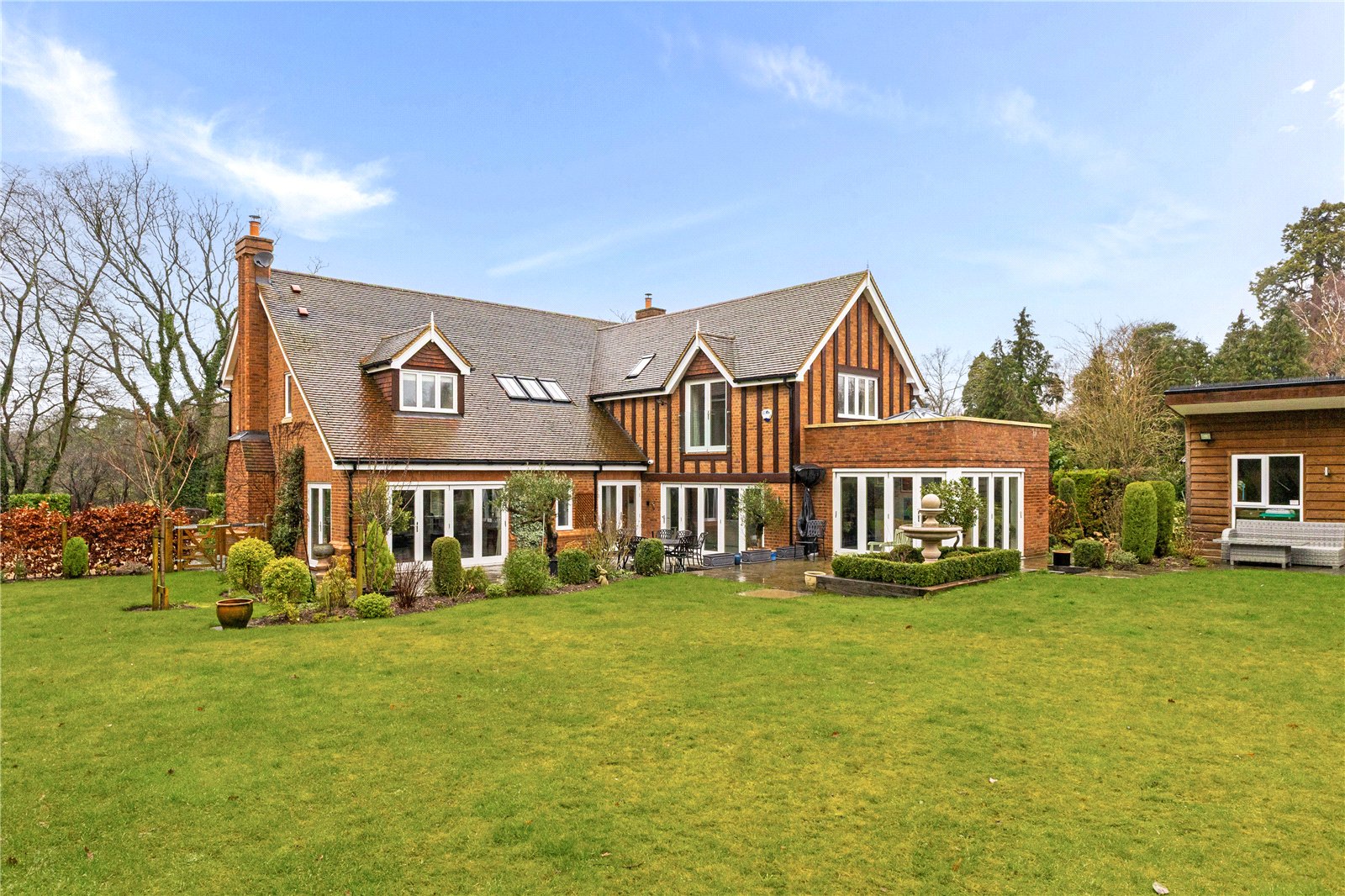 4 bedroom detached house for sale 0