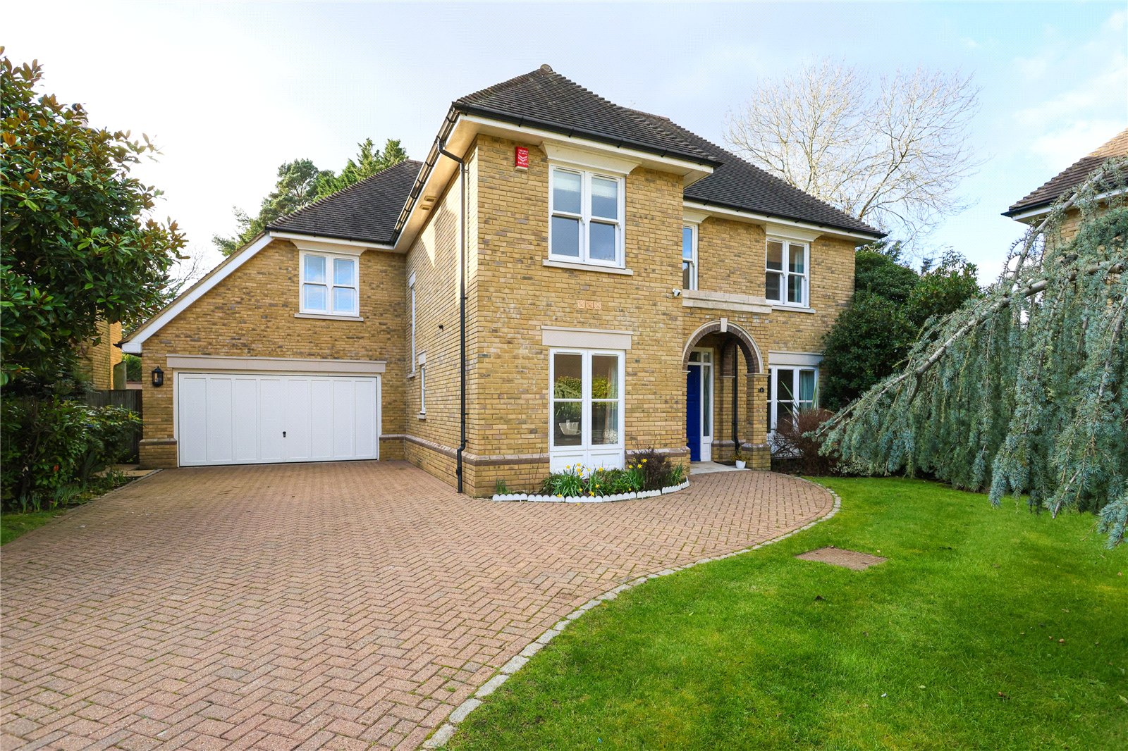 5 bedroom detached house for sale 0