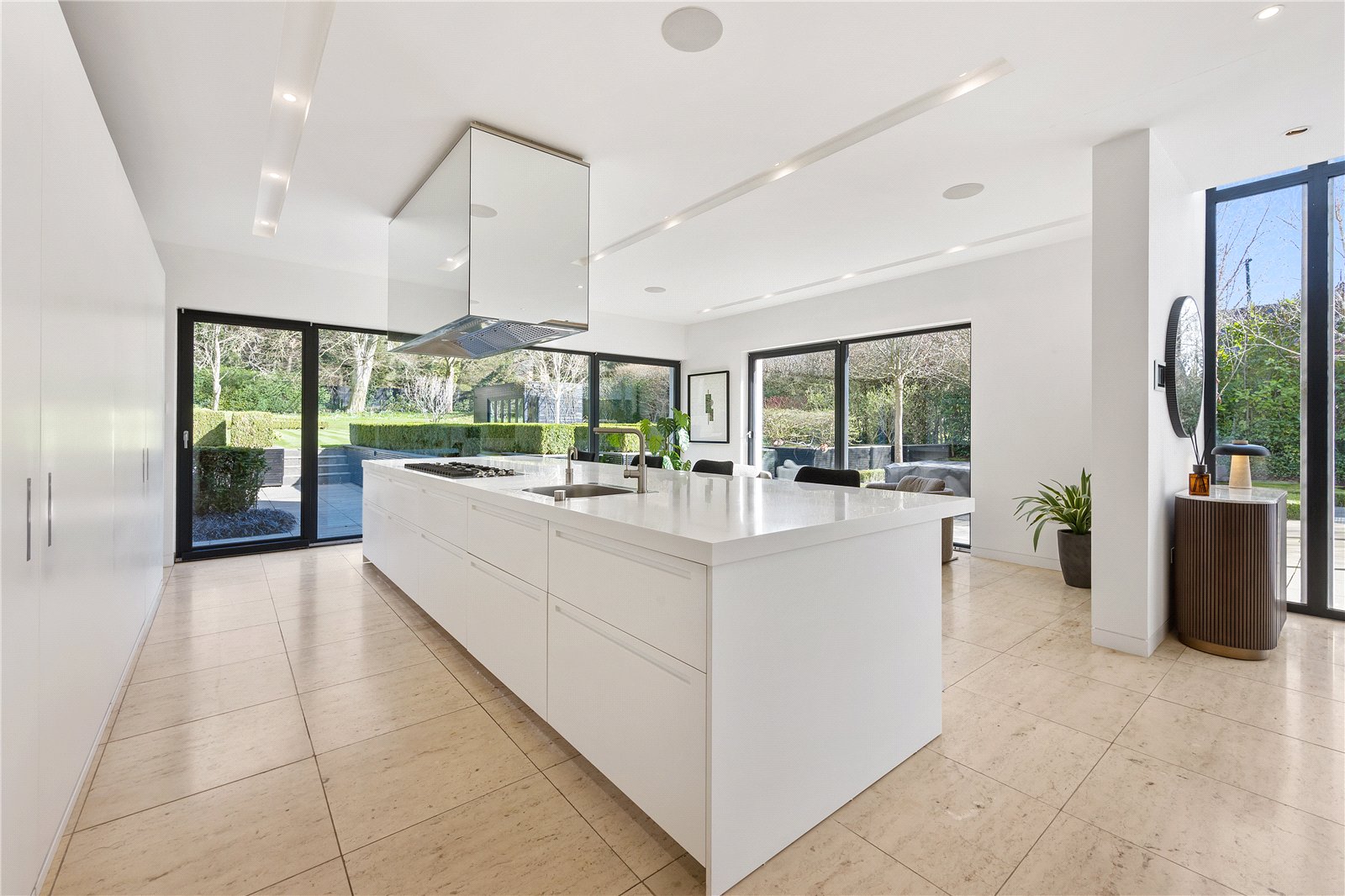 4 bedroom detached house for sale 0