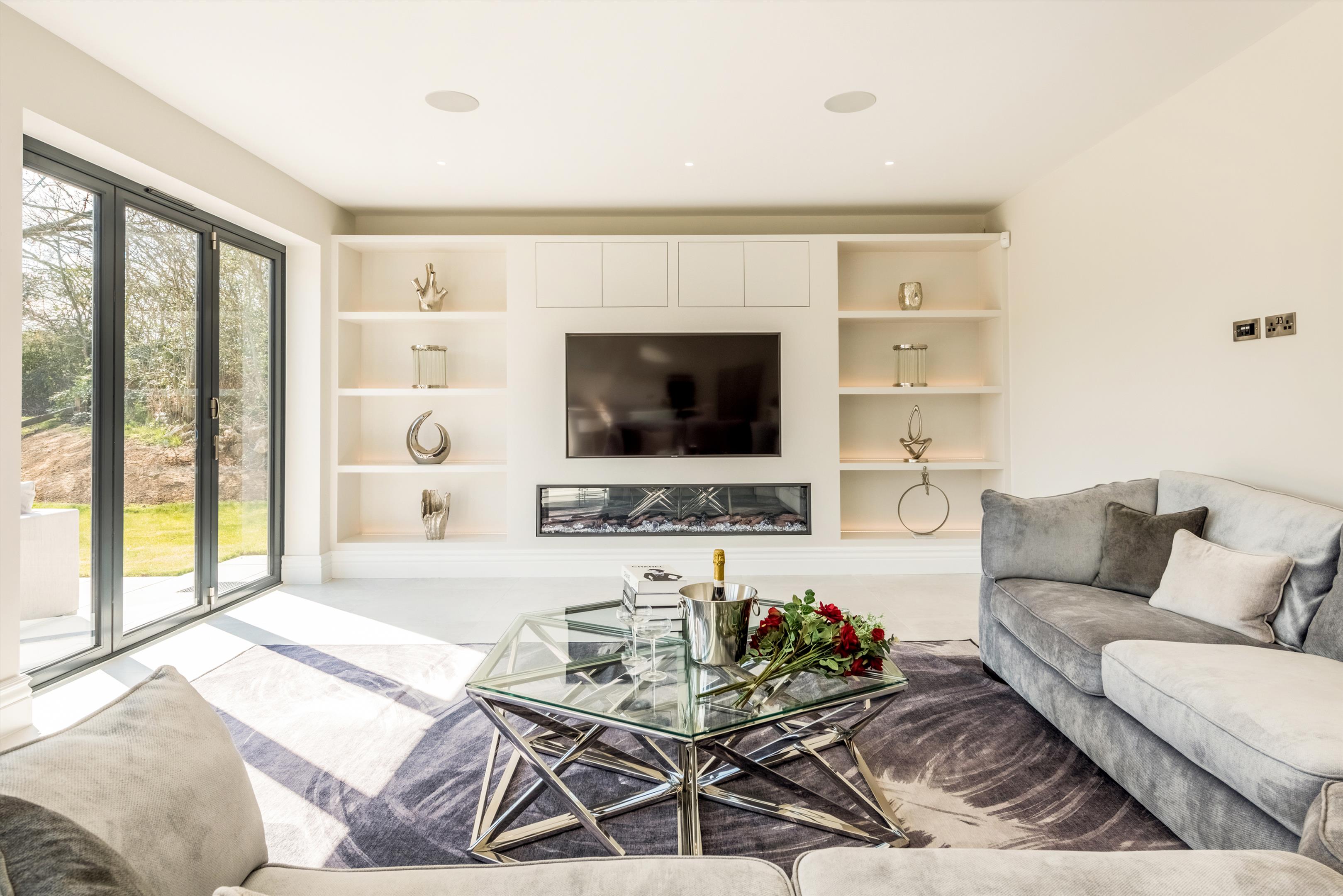 5 bedroom detached house for sale 0