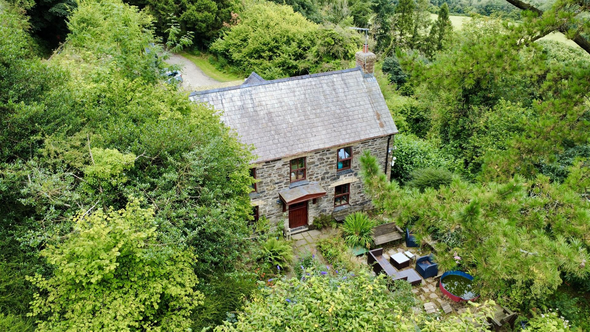 3 bedroom detached house for sale in Guildford